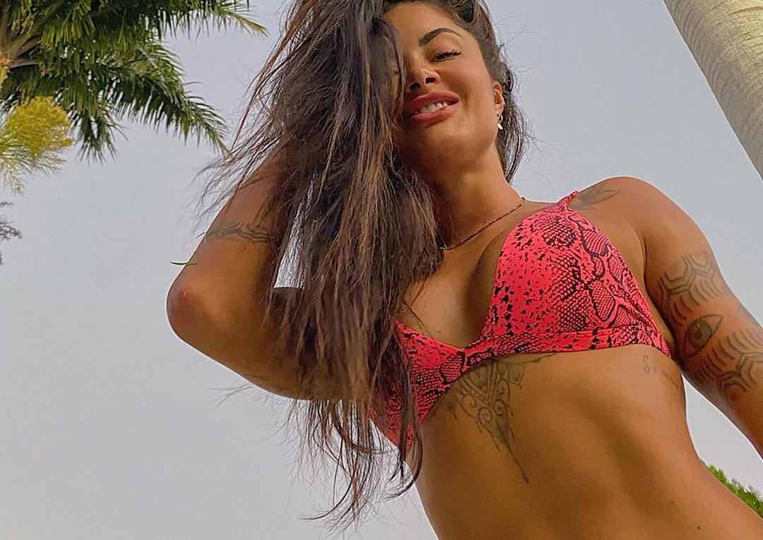 Aline Riscado Esbanja Boa Forma E Encanta F S Foto Na Piscina