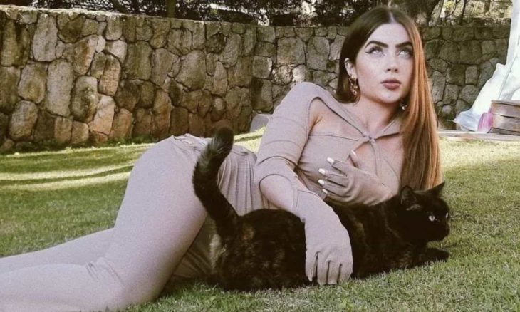 Bruna Griphao Exibe Tanquinho Em Clique De Top E Minissaia Nude