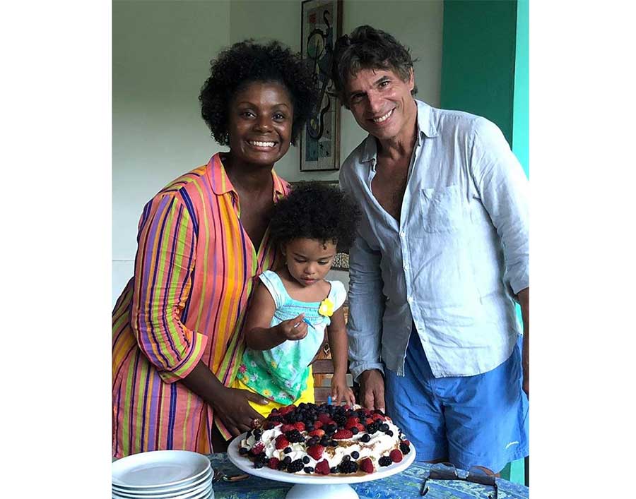 Adriana Alves e Olivier Anquier comemoram aniversário de 2 anos da filha