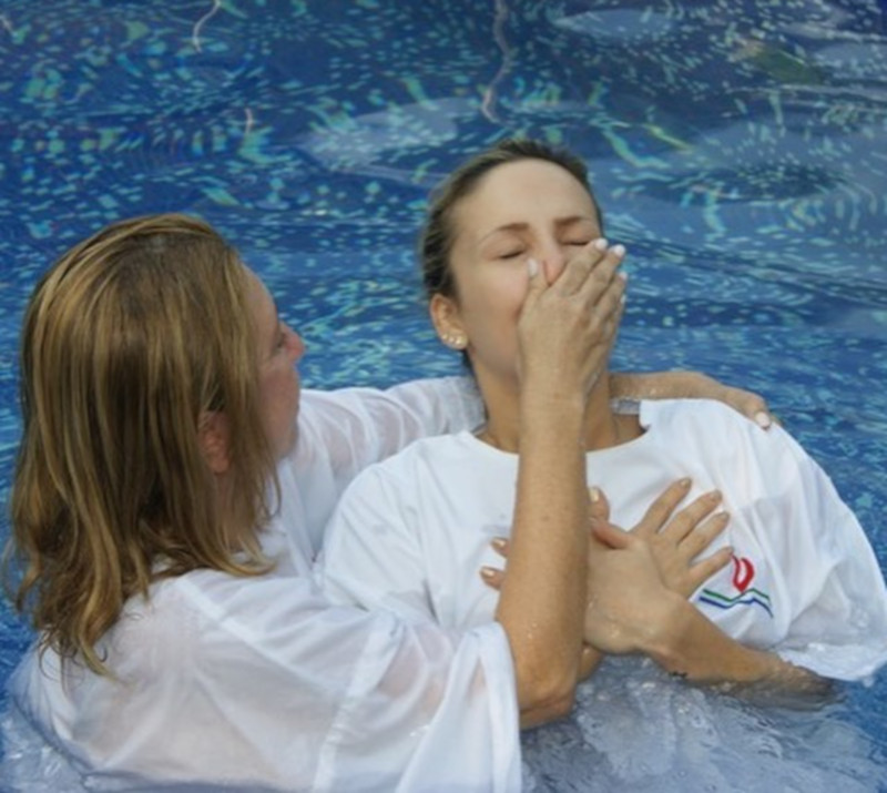 Claudia Leitte posta foto de batismo cristão. Foto: Reprodução Instagram