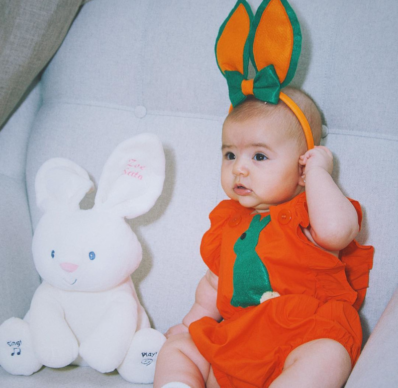 Sabrina Sato posta foto de Zoe vestida de coelho / Reprodução Instagram
