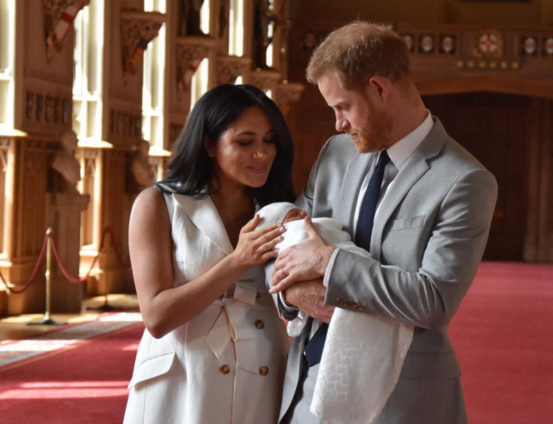 Megan Markle e Príncipe Harry apresentam Archie, seu bebê / Foto: Reprodução Instagram