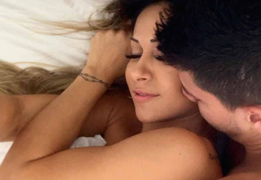 Mayra Cardi compartilha momento íntimo com o marido no Instagram