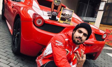 Caio Castro acelera Ferrari em avenida movimentada para fugir de fã; veja o vídeo