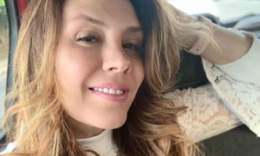 Simony posa de calça colada e atrai elogios bela boa forma aos 44 anos