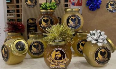 Professora ganha direito de vender mel com a marca Miel Gibson. Foto: Reprodução Instagram