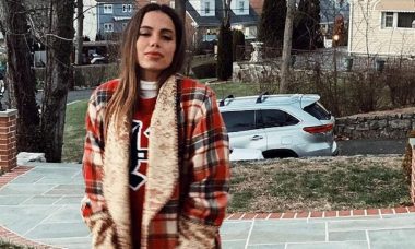 Anitta posa no frio de Nova York com casaco avaliado em mais de R$ 22 mil. (Foto: Reprodução/Instagram)