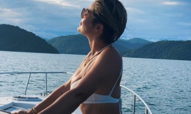 Flávia Alessandra curte passeio de barco e brinca: "Era sol que me faltava"