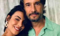 Rodrigo Santoro posa com a esposa Mel Fronckowiak em novo clique romântico