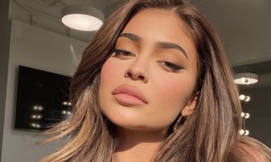 Milionária, Kylie Jenner pede doações para cirurgia de amigo e é detonada nas redes