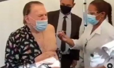 Imunizado! Silvio Santos toma a segunda dose da vacina contra covid-19