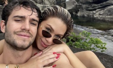 Flávia Pavanelli assume novo romance e posa com o namorado