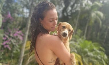 Paolla Oliveira curte dia de sol com o pet: "A gente se entende"