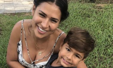 Fã chama filho de Simone de atrevido e cantora rebate: "A mãe dele sou eu"