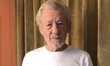 Ian McKellen revela que nunca contou para os pais que é gay