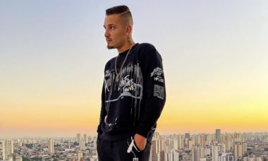 MC Gui celebra o aniversário de 23 anos, mas gera aglomeração na pandemia