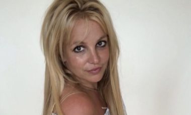 Britney Spears agradece apoio dos fãs após depoimento: "Peço desculpas por fingir que estive bem"