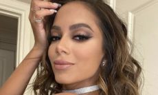 Anitta arranca suspiros dos fãs ao posar com look ousado