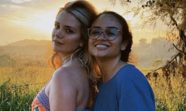 Marcela McGowan completa 8 meses de namoro com Luiza: "Trouxe cores para o meu mundo"