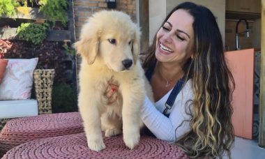 Viviane Araújo posa com o cachorro de estimação e se derrete: "Mãe de pet"