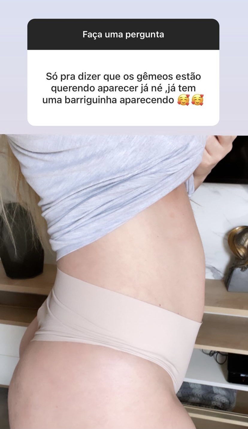 B Rbara Evans Exibe A Barriguinha Da Gesta O De G Meos