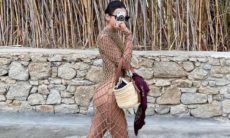 Bruna Marquezine posa com look de 'cordas' durante viagem à Grécia