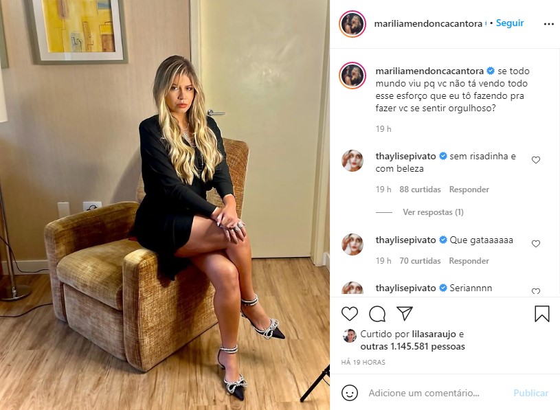 Marilia Mendonça brinca ao posar exibindo look: 'passei em 10 vezes' (Foto: Reprodução/Instagram)