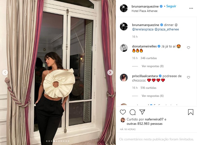 Em Paris, Bruna Marquezine aposta em look ousado para jantar chique (Foto: Reprodução/Instagram)