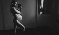 Shantal Verdelho posta foto nua e mostra barrigão na reta final da gravidez