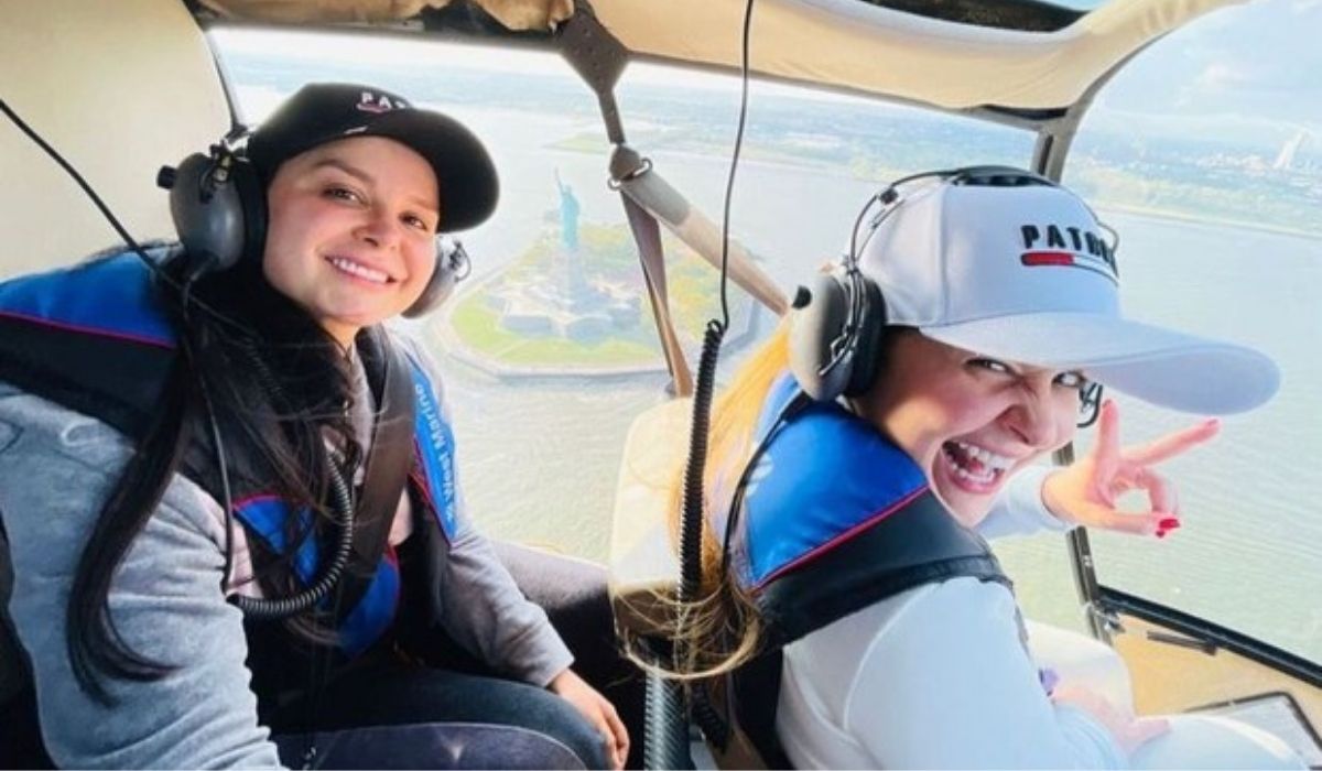 Maiara e Maraísa curtem passeio radical de helicóptero por Nova Iorque