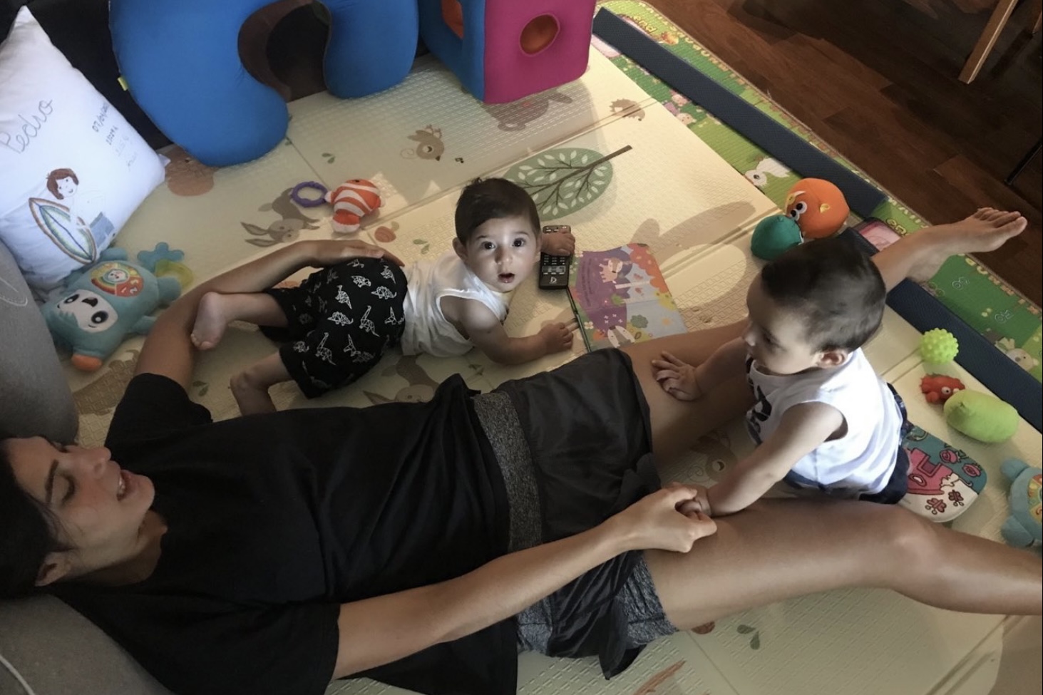 André Rizek mostra Andreia Sadi com os filhos e se declara