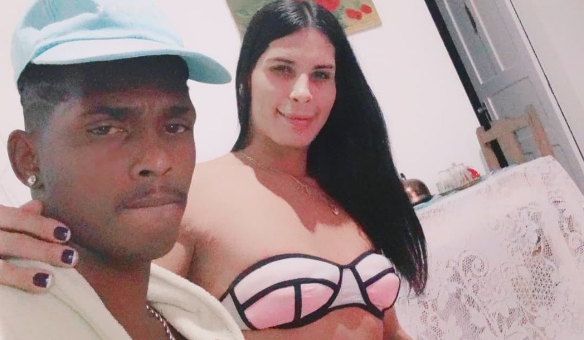 MC Pretinho rebate comentário transfóbico: 'respeita que é minha mulher'