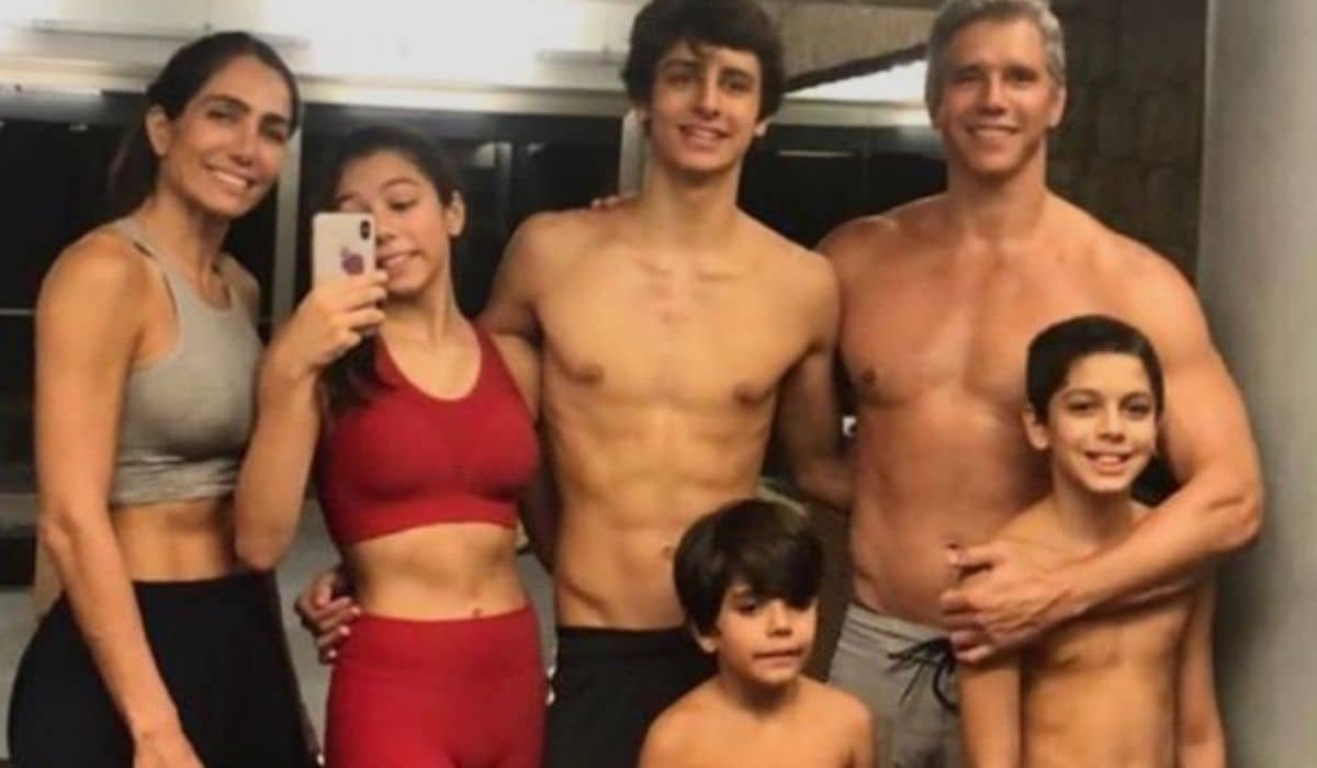 Marcio Garcia posa com a família e impressiona os fãs pelo shape: 'fitness'