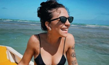 Priscilla Alcantara curte viagem em Alagoas: 'chegar e já cair no mar'