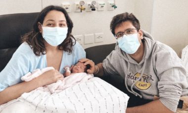 Camila Monteiro celebra cirurgia da filha com sopro no coração: "Deu tudo certo"