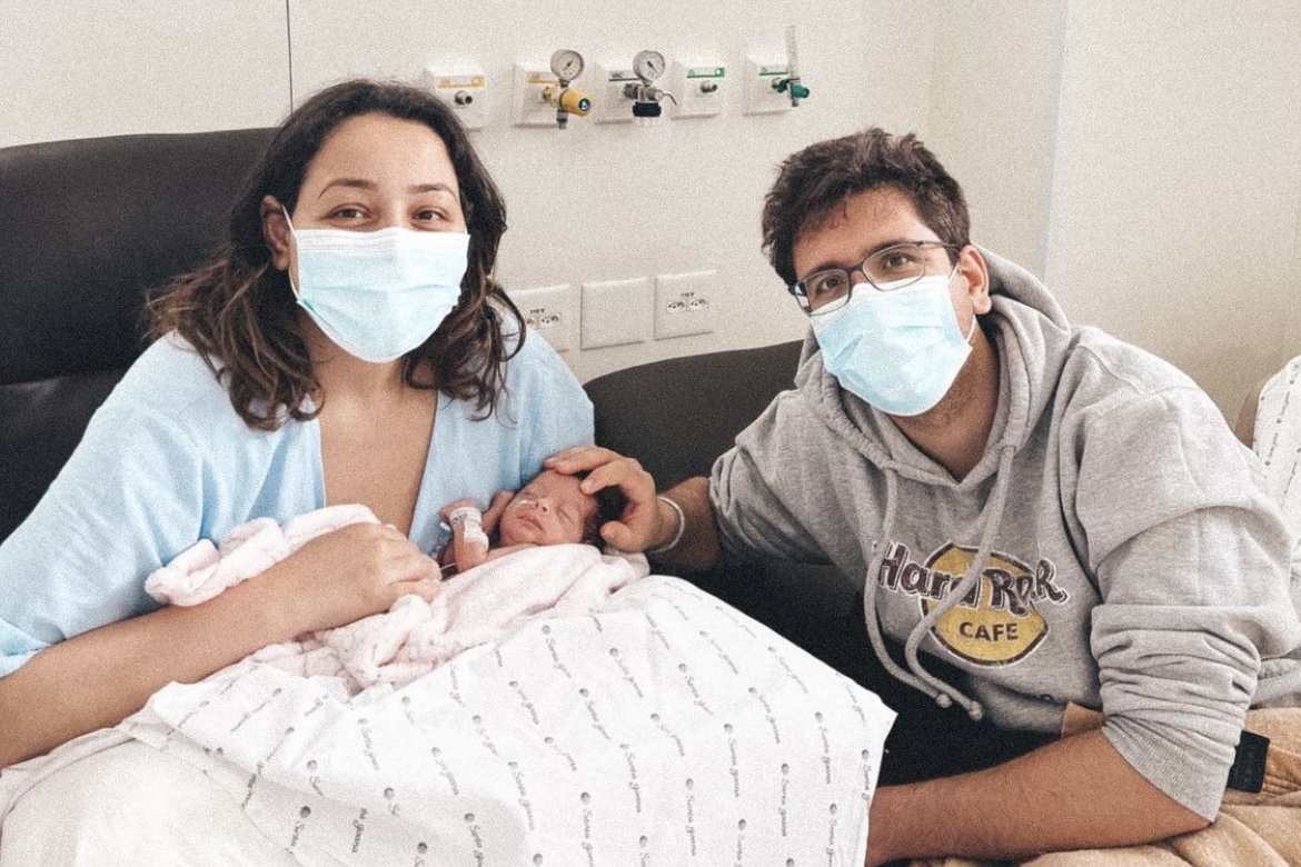 Camila Monteiro celebra cirurgia da filha com sopro no coração: "Deu tudo certo"