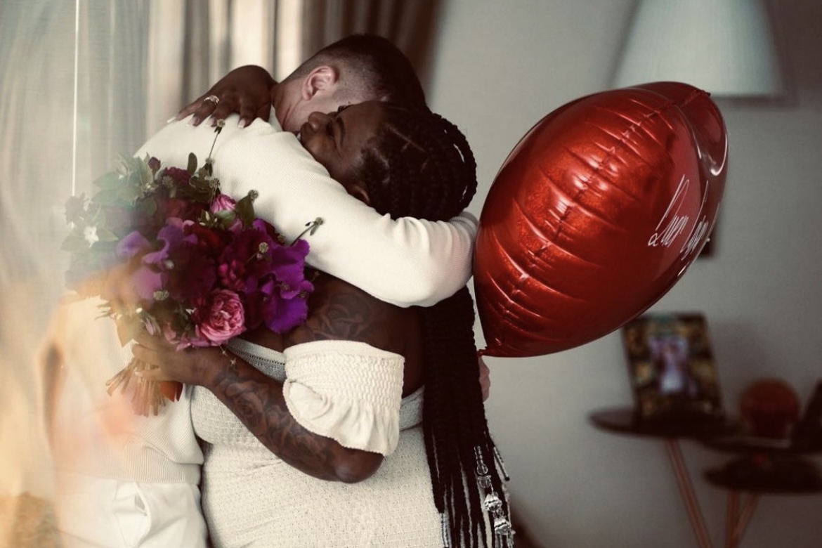 Após 4 meses de namoro, Jojo Todynho é pedida em casamento: "Eu disse sim"