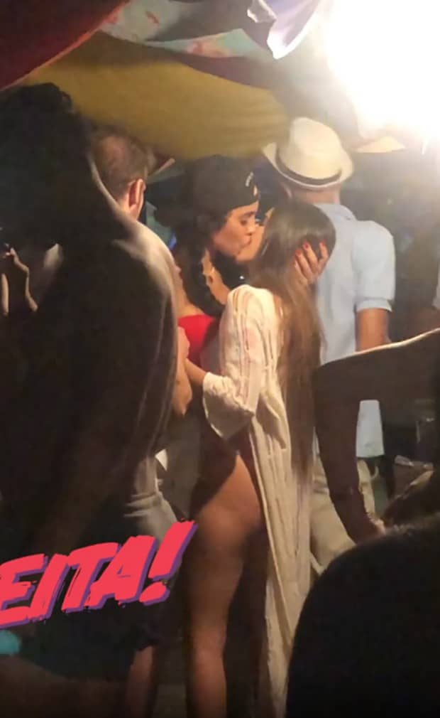Aline Mineiro é flagrada aos beijos com morena durante festa em Maceió (Foto: Reprodução/Instagram)