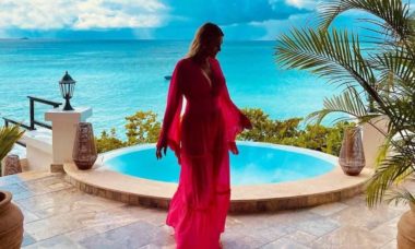 Lívia Andrade posa em cenário paradisíaco em viagem pelo Caribe