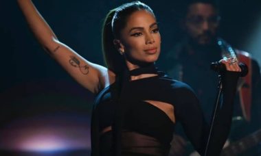 Anitta apresenta novo hit 'Boys Don’t Cry' em famoso 'talk show' dos EUA
