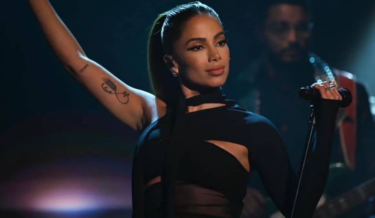 Anitta apresenta novo hit 'Boys Don’t Cry' em famoso 'talk show' dos EUA