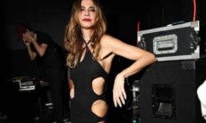 Luciana Gimenez rebate críticas por usar vestido recortado na lateral
