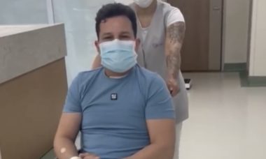 João Neto recebe alta hospitalar após cirurgia: "Foi um sucesso"
