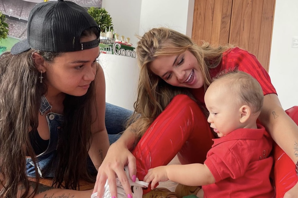 Marcela Mc Gowan e Luiza brincam com filho de Bianca Andrade: "Treinando"