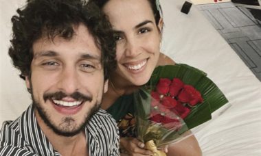 Pérola Faria anuncia noivado: "Alguém para a vida toda"