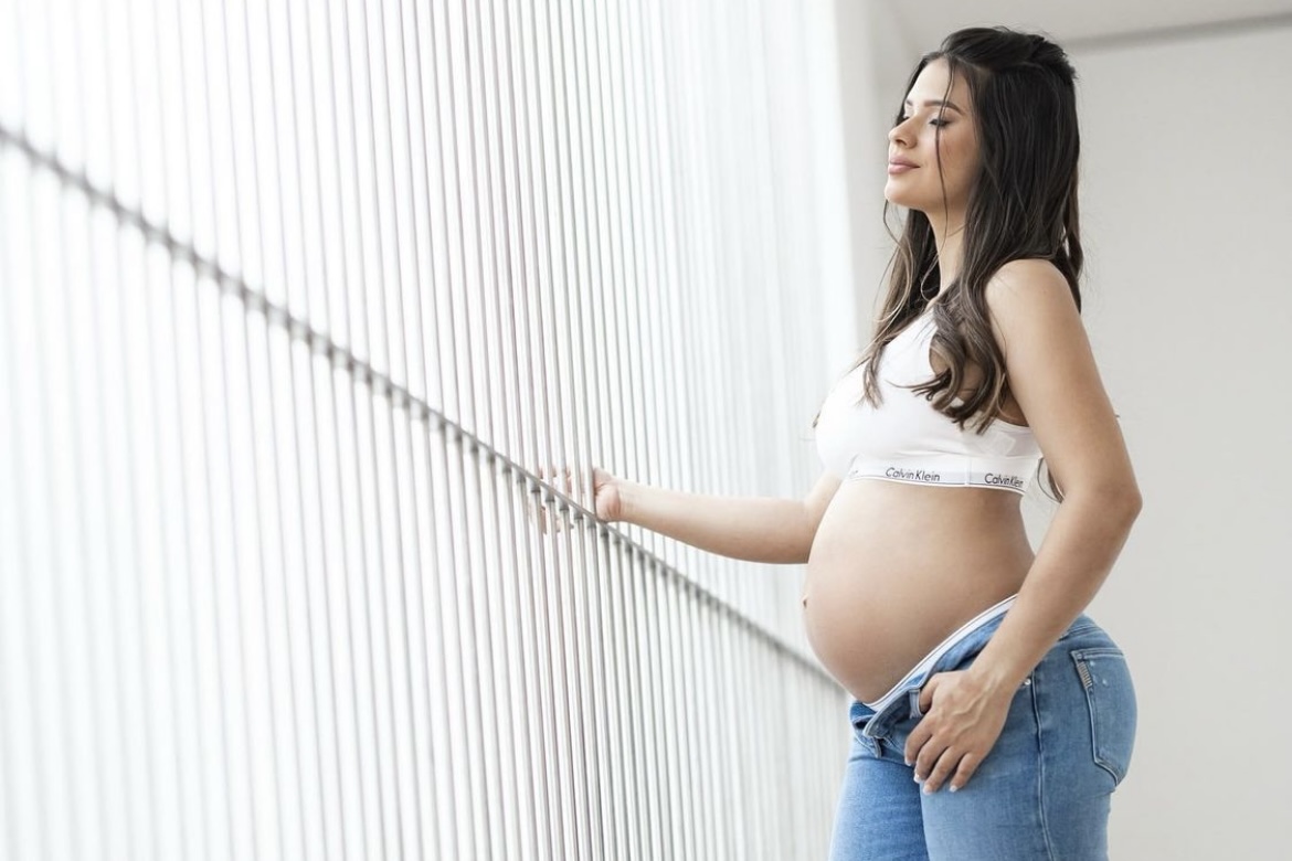 Namorada de Gabriel Jesus reflete sobre gravidez: "Seis meses de muito aprendizado"