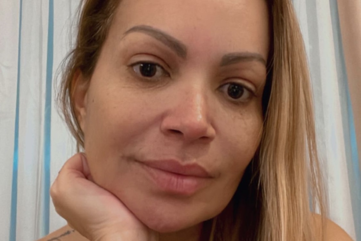 Solange Almeida aparece sem maquiagem em selfie: "Autoestima"