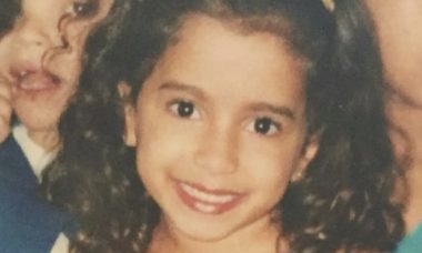Anitta celebra aniversário com fotos da infância: "Versões de mim"