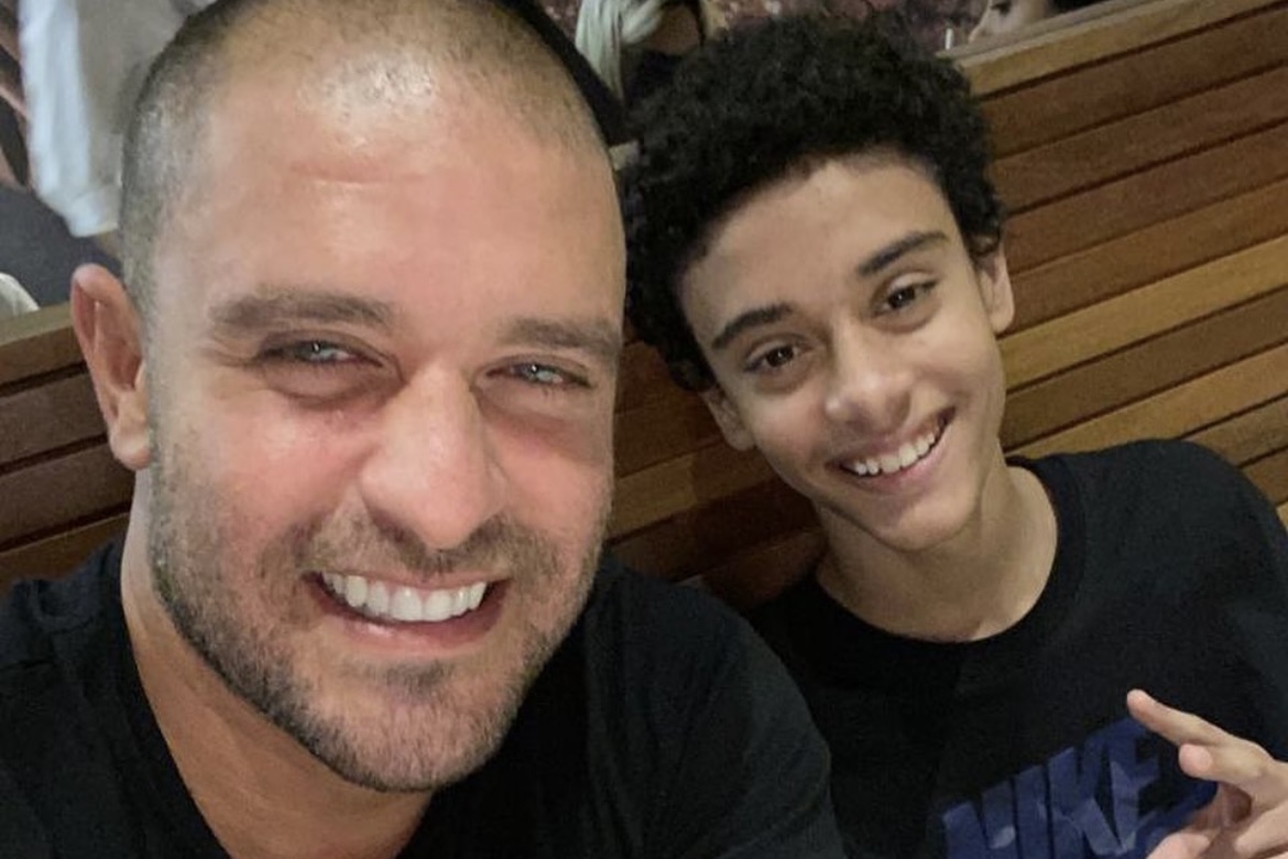 Diogo Nogueira posta clique raro para celebrar aniversário do filho: "Pai te ama"