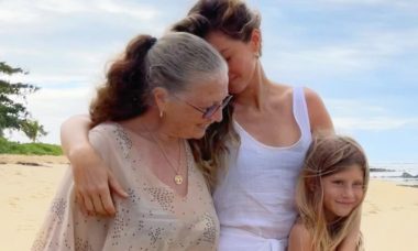 Gisele Bündchen posta clique raro com mãe e filha: "Sou muito grata"